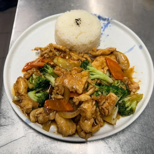 Hühnerfleisch mit Broccoli
